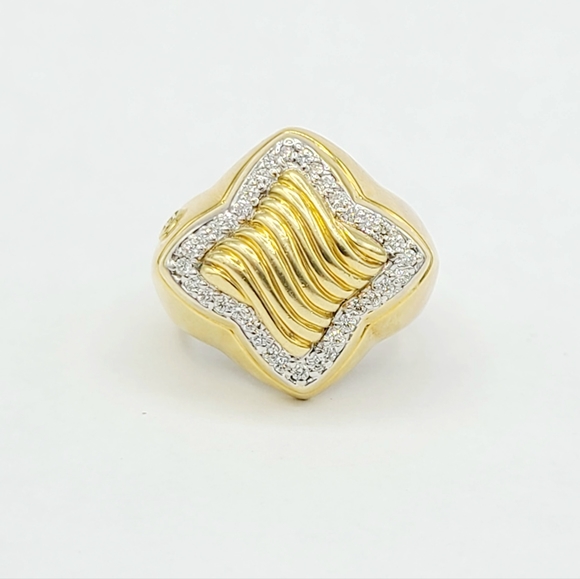 David Yurman Quatrefoil Sculpted Ring With Diamonds in 18k Gold - Picture 2 of 15